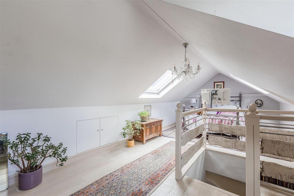 358 Molesey Road, KT12 3 PG - 12.jpg