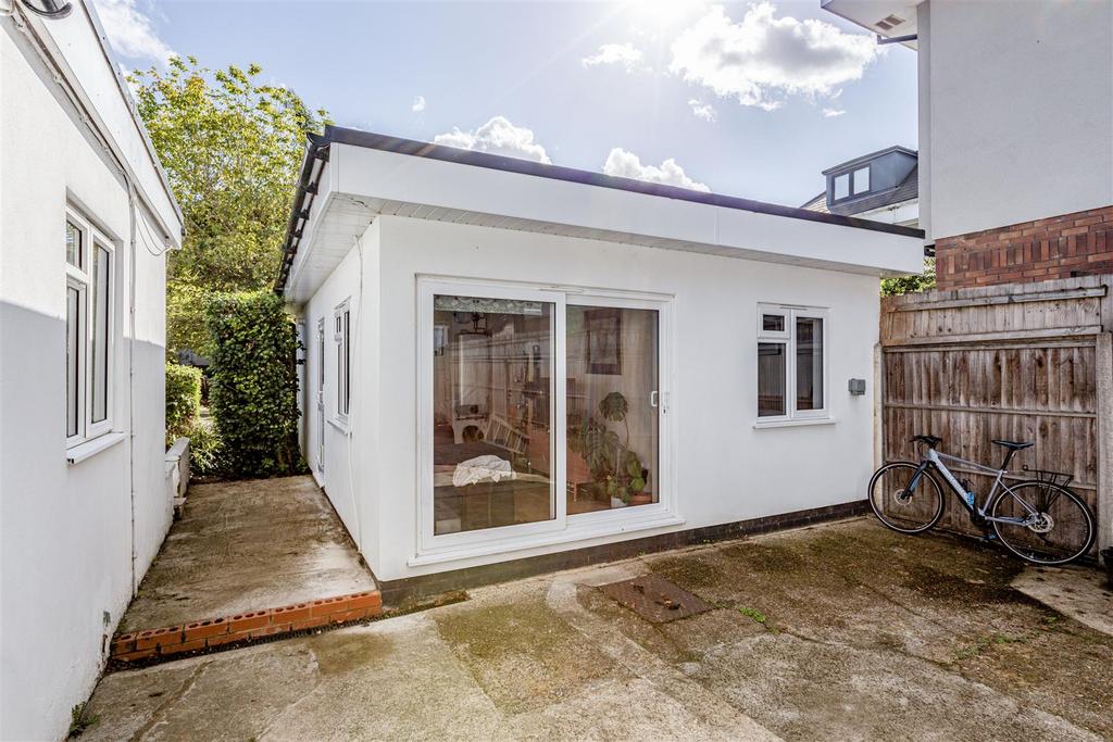 358 Molesey Road, KT12 3 PG - 36.jpg