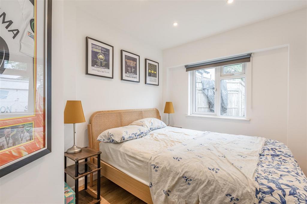 358 Molesey Road, KT12 3 PG - 20.jpg