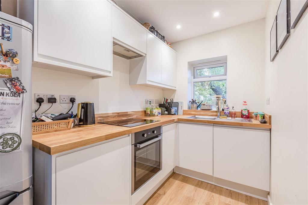 358 Molesey Road, KT12 3 PG - 22.jpg