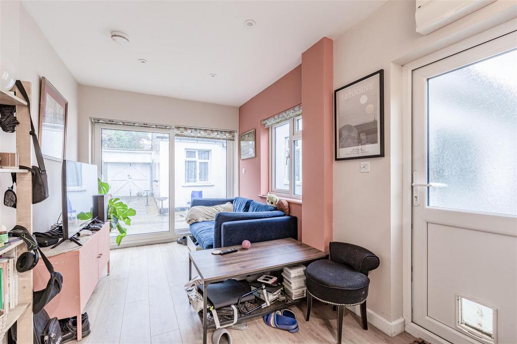 358 Molesey Road, KT12 3 PG - 23.jpg