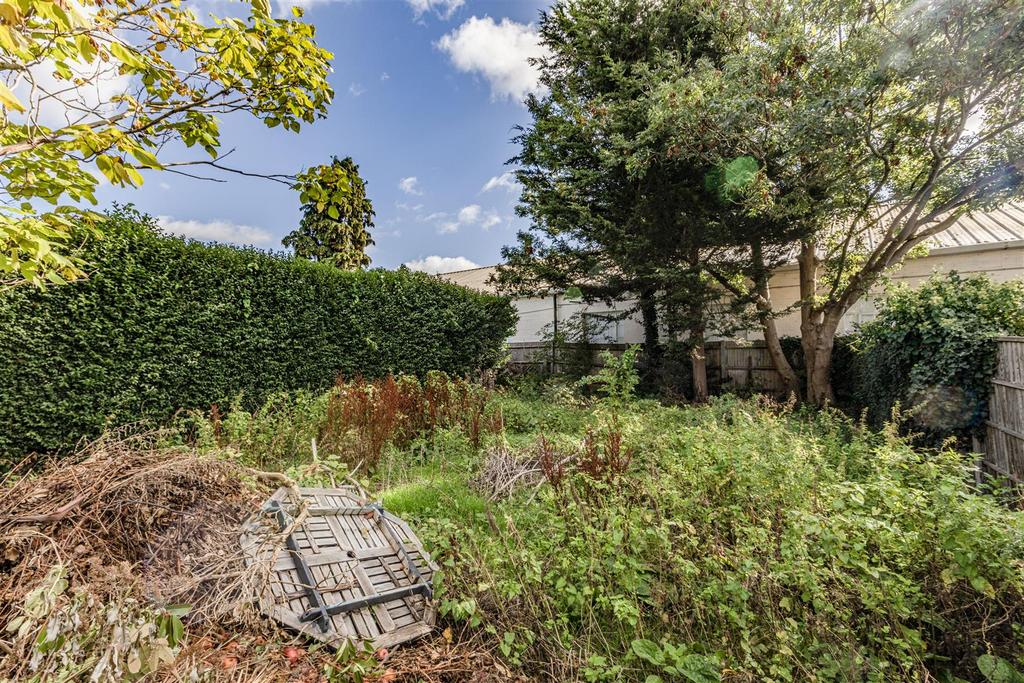 358 Molesey Road, KT12 3 PG - 30.jpg