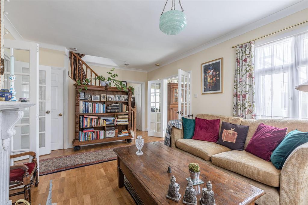 358 Molesey Road, KT12 3 PG - 5.jpg