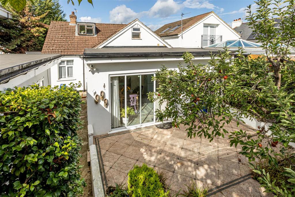 358 Molesey Road, KT12 3 PG - 33.jpg