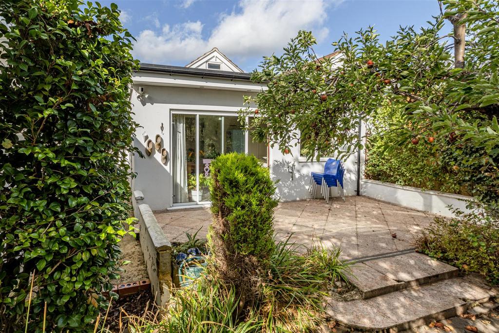 358 Molesey Road, KT12 3 PG - 32.jpg