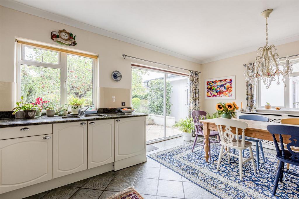358 Molesey Road, KT12 3 PG - 18.jpg