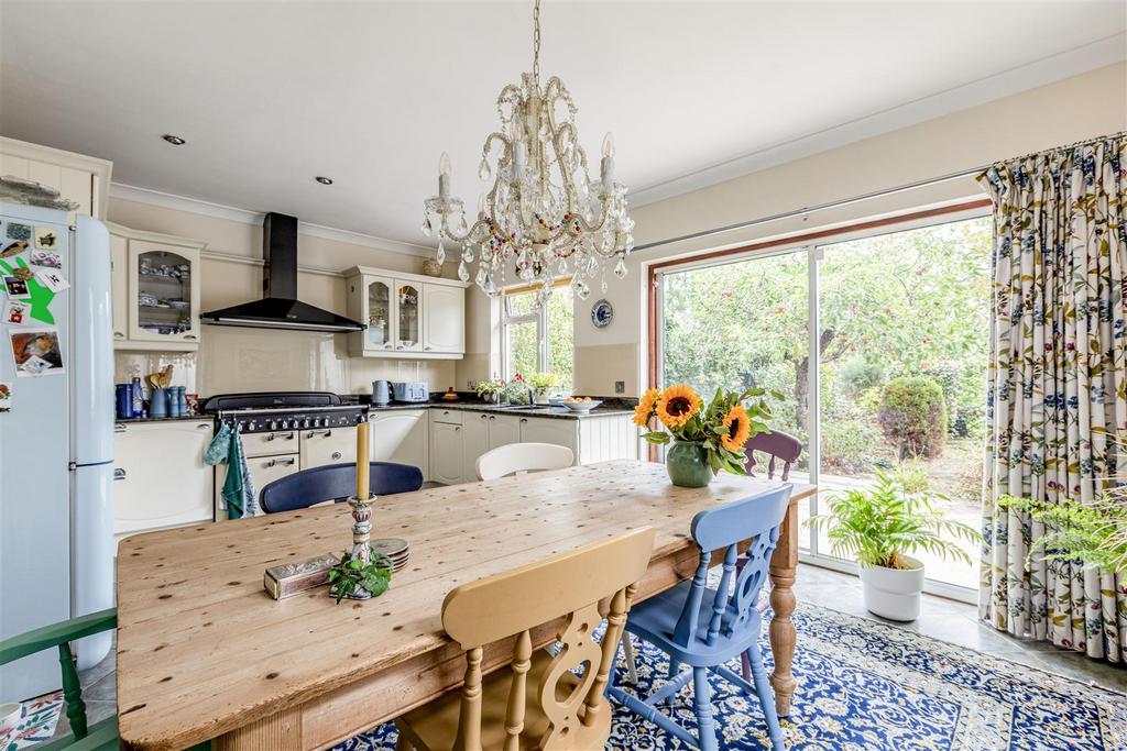 358 Molesey Road, KT12 3 PG - 15.jpg