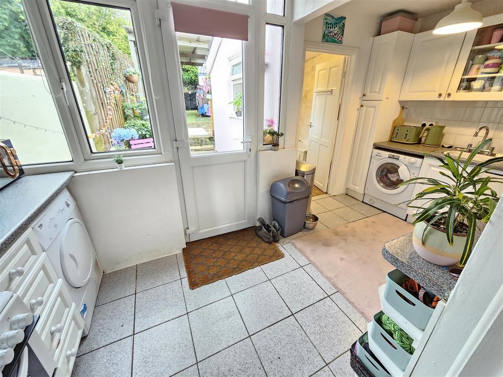 Kitchen (2).jpg