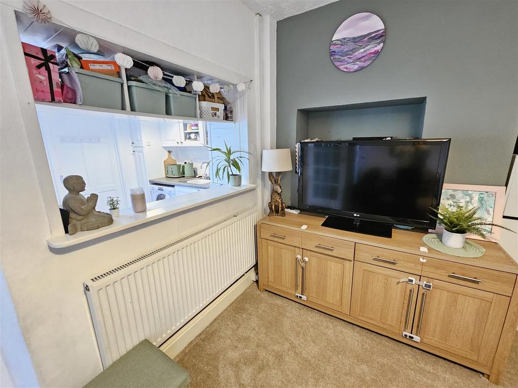 Looking into Kitchen.jpg