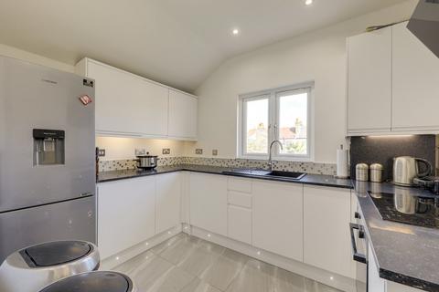 2 bedroom flat for sale, Theodore Road, London, SE13