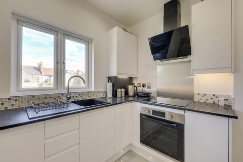 2 bedroom flat for sale, Theodore Road, London, SE13