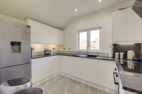 2 bedroom flat for sale, Theodore Road, Hither Green, SE13