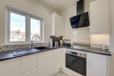 2 bedroom flat for sale, Theodore Road, Hither Green, SE13