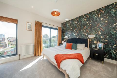 165 Murray Road, London, W5 4DD