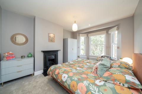 165 Murray Road, London, W5 4DD
