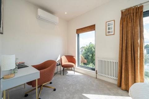 165 Murray Road, London, W5 4DD