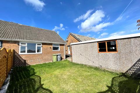 3 bedroom semi-detached bungalow for sale, Hayfield Avenue, Huddersfield, HD3