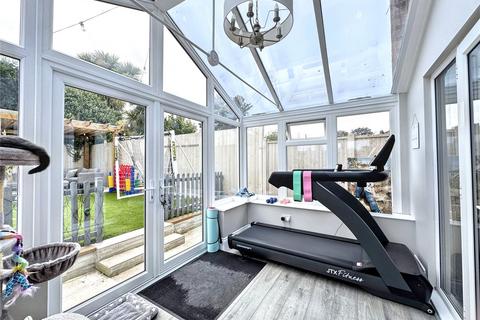 3 bedroom detached house for sale, Station Road, Rainham, Kent, ME8