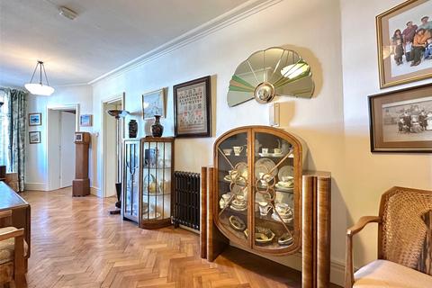 4 bedroom apartment for sale, Devonshire Place, Eastbourne, East Sussex, BN21