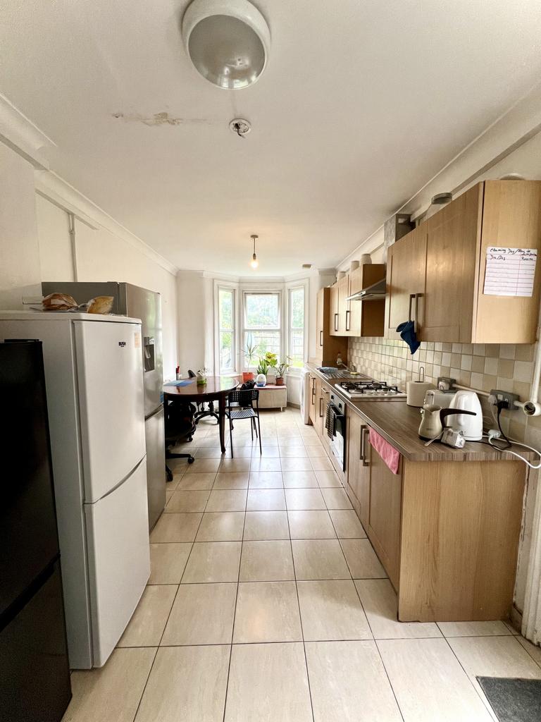 A spacious three bedroom house in Haringey, St An