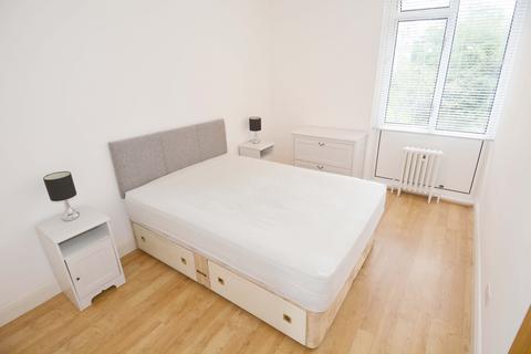 1 bedroom apartment to rent, Churchill Gardens, London SW1V
