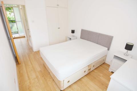 1 bedroom apartment to rent, Churchill Gardens, London SW1V