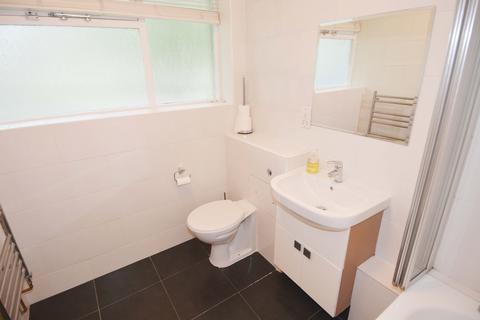 1 bedroom apartment to rent, Churchill Gardens, London SW1V