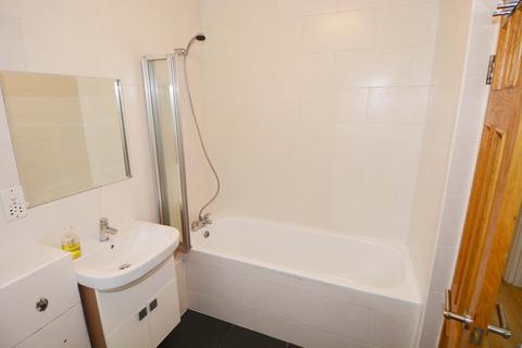 1 bedroom apartment to rent, Churchill Gardens, London SW1V