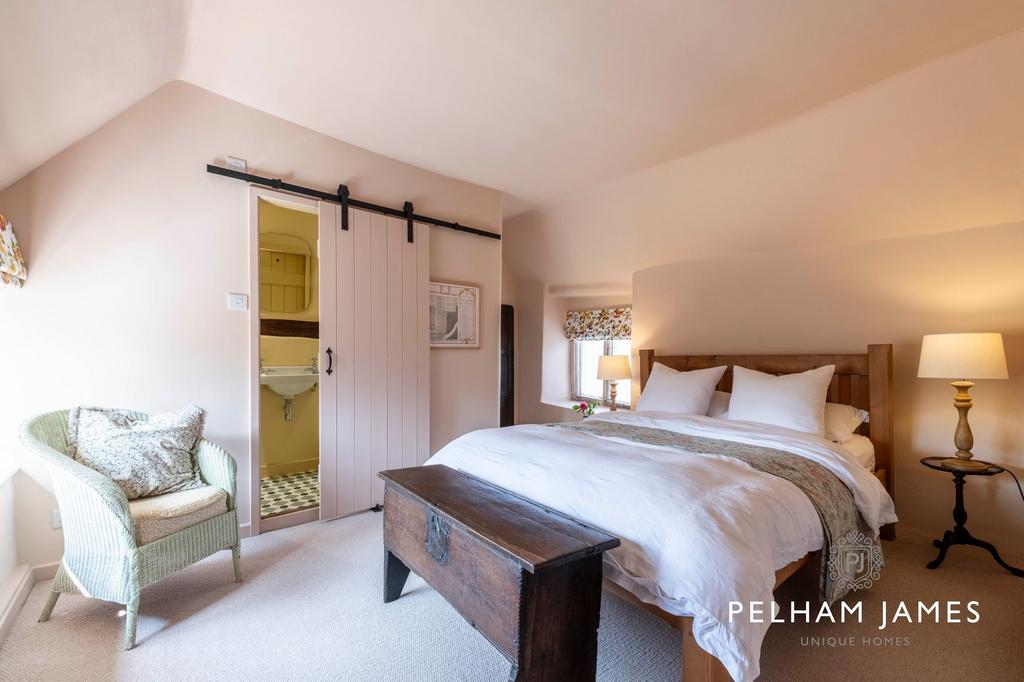 Principal Suite, 20 High Street, Easton on the...