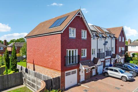 5 bedroom townhouse for sale, Culverhouse Way, Chesham HP5