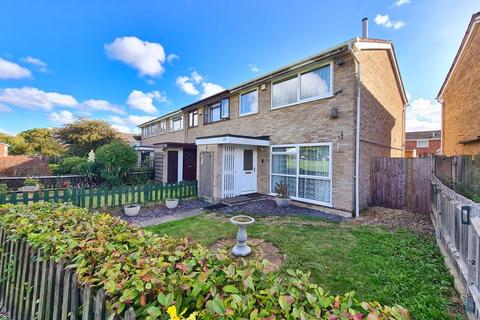 27 Appletree Close, Calmore, Southampton, SO40 2UX