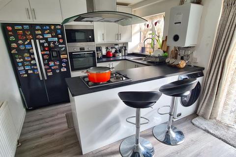 27 Appletree Close, Calmore, Southampton, SO40 2UX