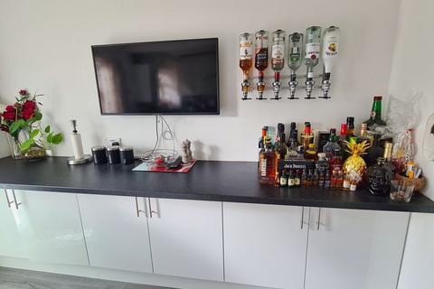 27 Appletree Close, Calmore, Southampton, SO40 2UX