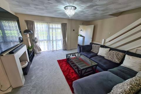 27 Appletree Close, Calmore, Southampton, SO40 2UX