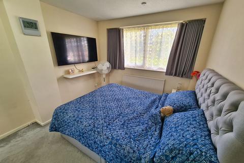 27 Appletree Close, Calmore, Southampton, SO40 2UX