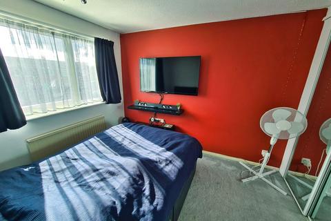 27 Appletree Close, Calmore, Southampton, SO40 2UX