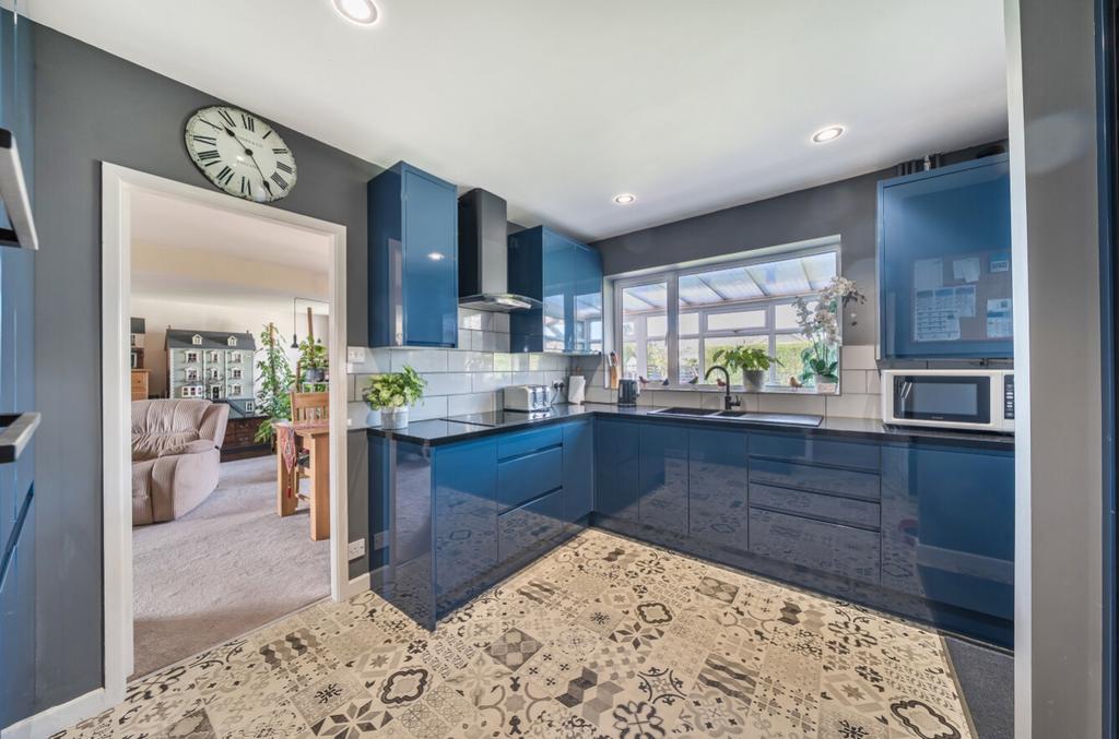 1353868-17-68c53eeb76573