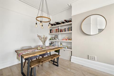 2 bedroom apartment for sale, Elmbourne Road, SW17