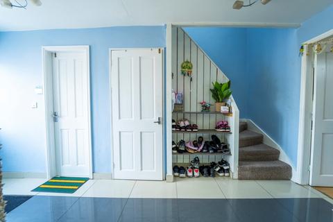 8 bedroom semi-detached house for sale, Rushey Close, Leicester, LE4