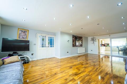 8 bedroom semi-detached house for sale, Rushey Close, Leicester, LE4