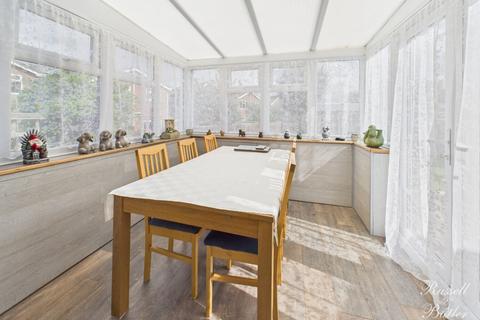 4 bedroom semi-detached house for sale, Hare Close, Buckingham