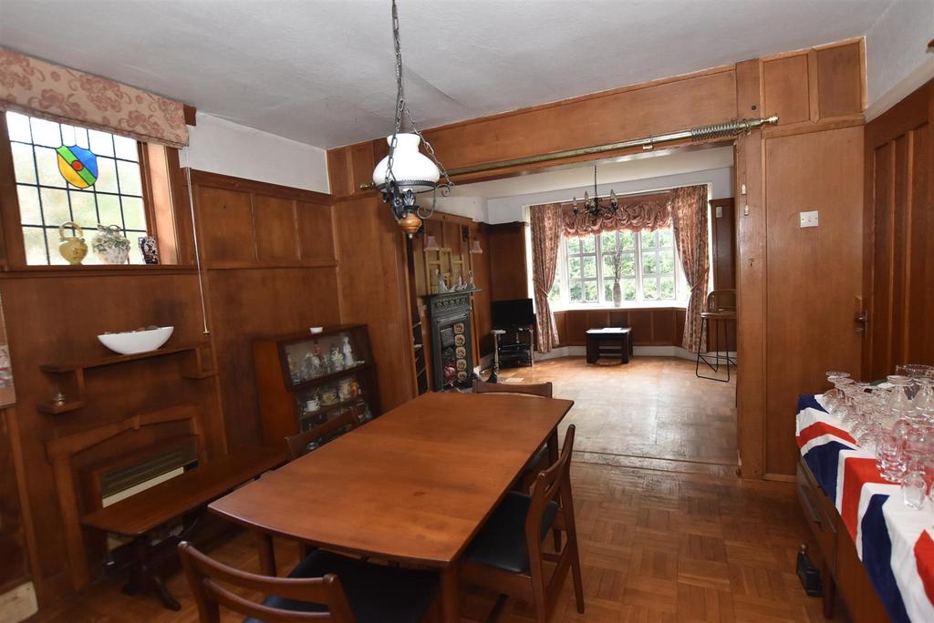 Lounge/Dining Room