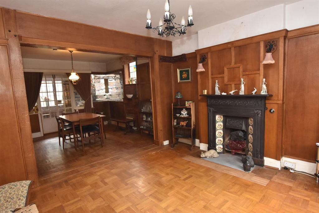 Lounge/Dining Room