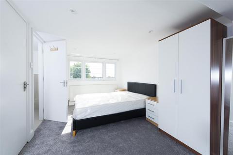1 bedroom property to rent, Cavendish Avenue, Ruislip