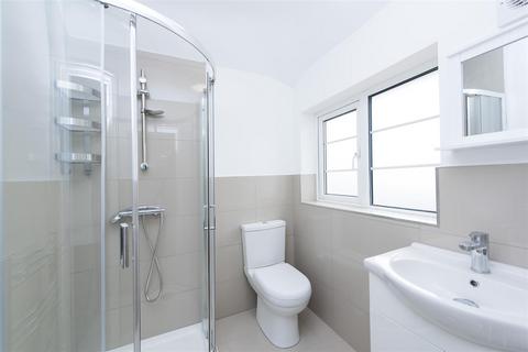 1 bedroom property to rent, Cavendish Avenue, Ruislip