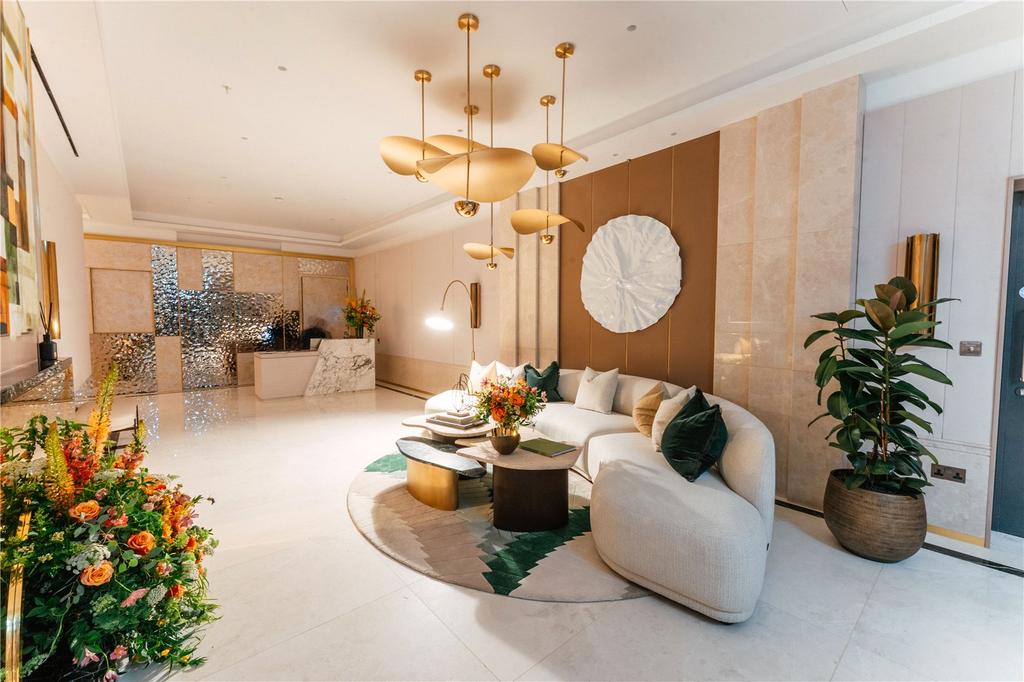 Lobby / Concierge