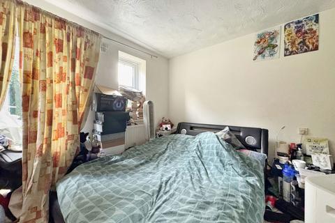 9 Buttell Close, Grays, RM17 6UN