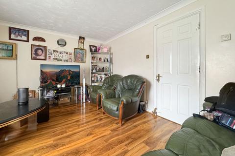 9 Buttell Close, Grays, RM17 6UN