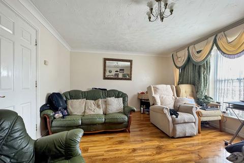 9 Buttell Close, Grays, RM17 6UN