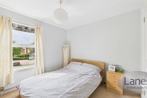 56 Cobham Close, Enfield, EN1 3SU